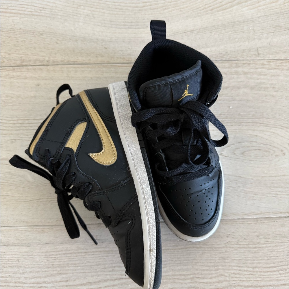 Nike Kids Black and Gold Sneakers - Picture 8 of 8